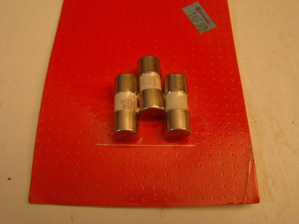 3 fusibles pour coupe-circuit divers Code MRT 029  