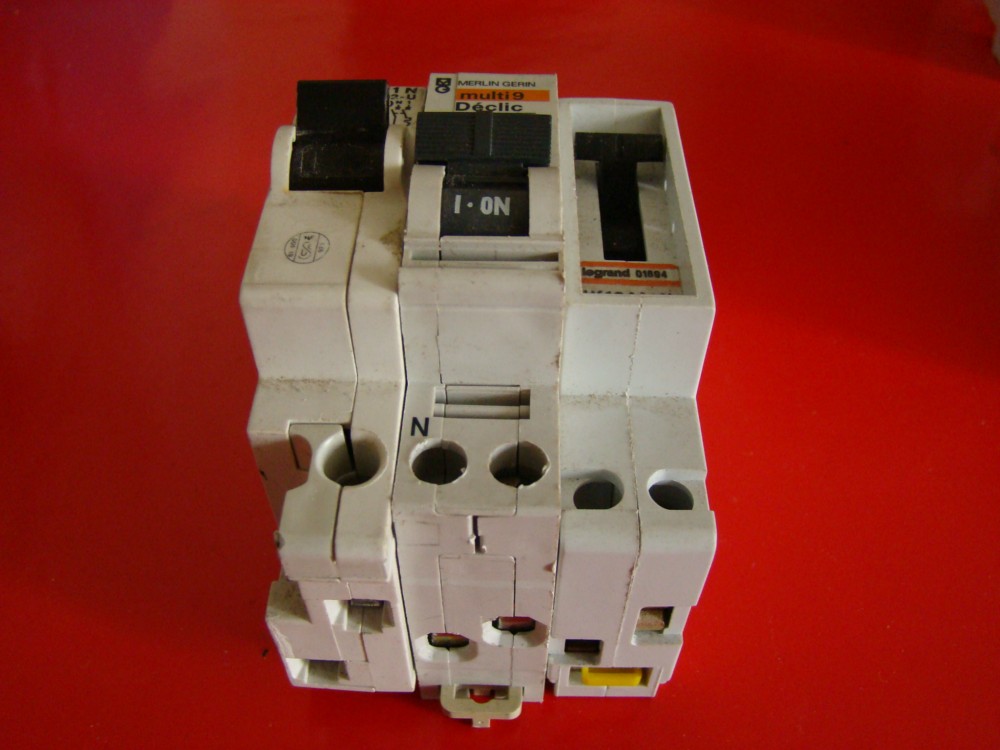 Disjoncteur modulaire et domestique - CODE MRE 021