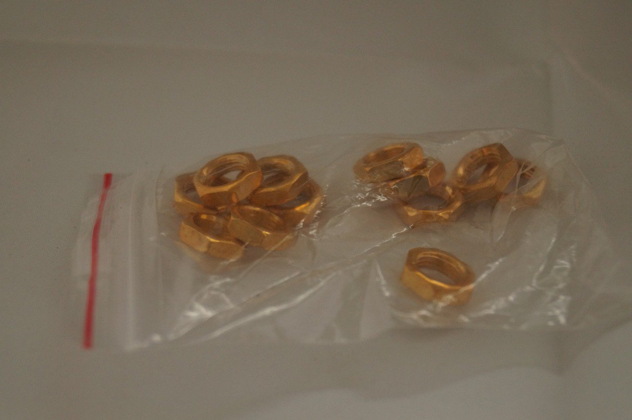 écrous doré de 10 mm vendus par deux Code MRT 135 