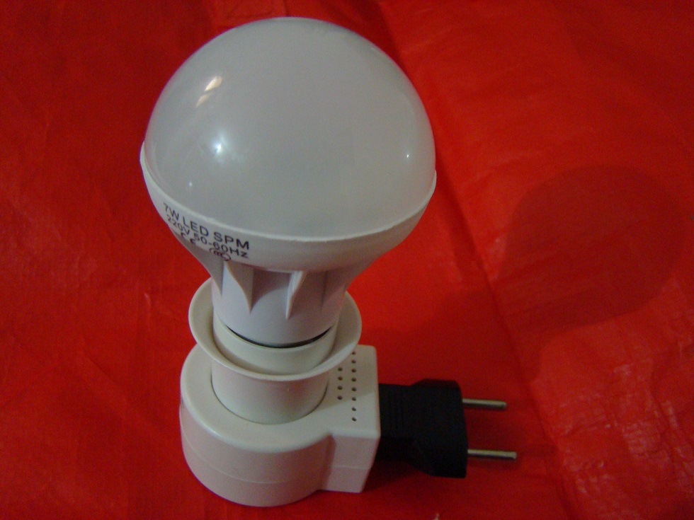 Lampe veilleuse avec télécommande - Code MRE  011