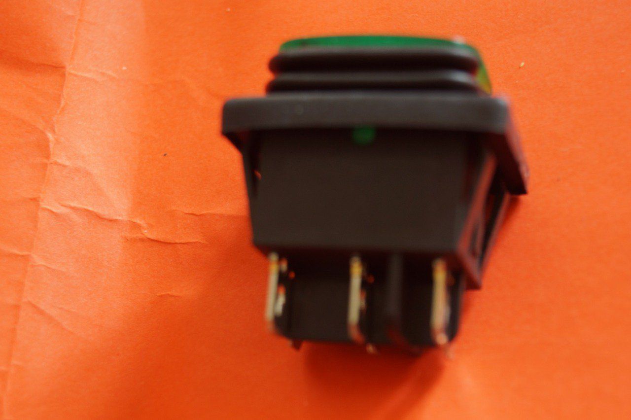 Interrupteur étanche Bipolaire Orange 30x22 Mm Pour Appareils Polti, Vaporetto, Philips - Référence POM0002279