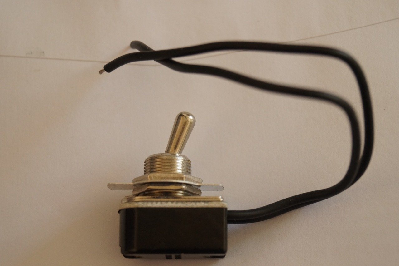 Mini interrupteur 3 A 250 VAC  sorties a cosses ou précablées .Code IL 001 